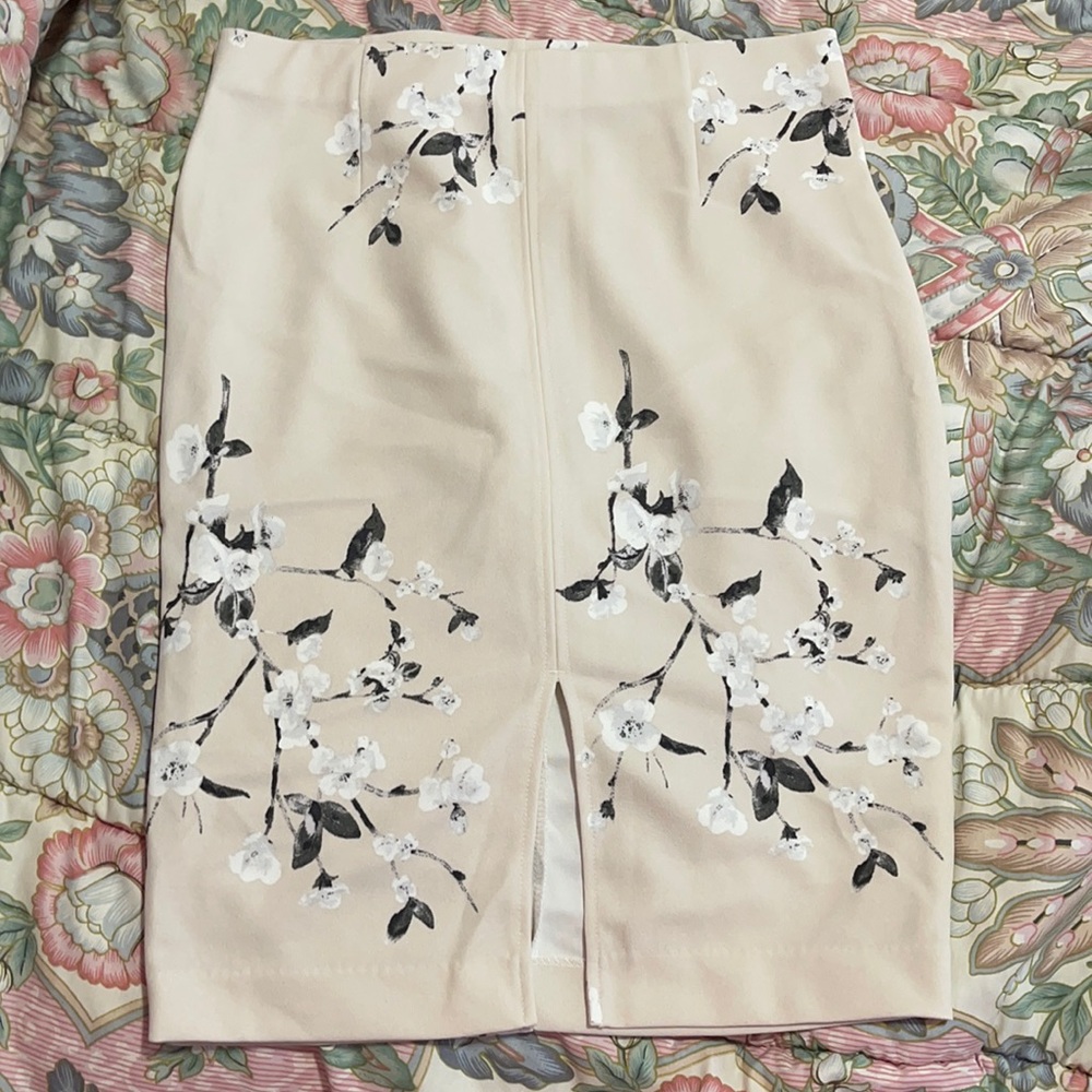 Dynamite Aline Soft Oat Floral Front Slit Skirt